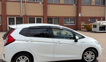 
									Honda Fit Automatic1.4 Petrol Hybrid (2015) – Stunning White full								