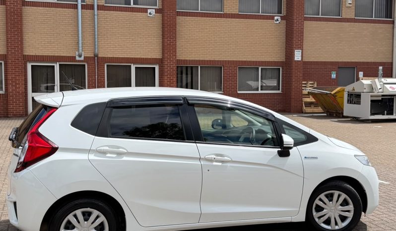 
								Honda Fit Automatic1.4 Petrol Hybrid (2015) – Stunning White full									