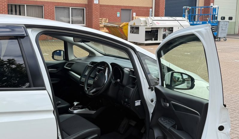 
								Honda Fit Automatic1.4 Petrol Hybrid (2015) – Stunning White full									