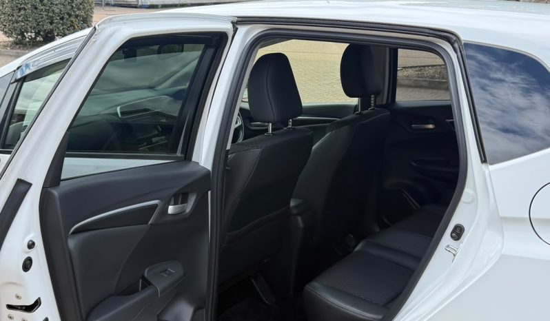 
								Honda Fit Automatic1.4 Petrol Hybrid (2015) – Stunning White full									