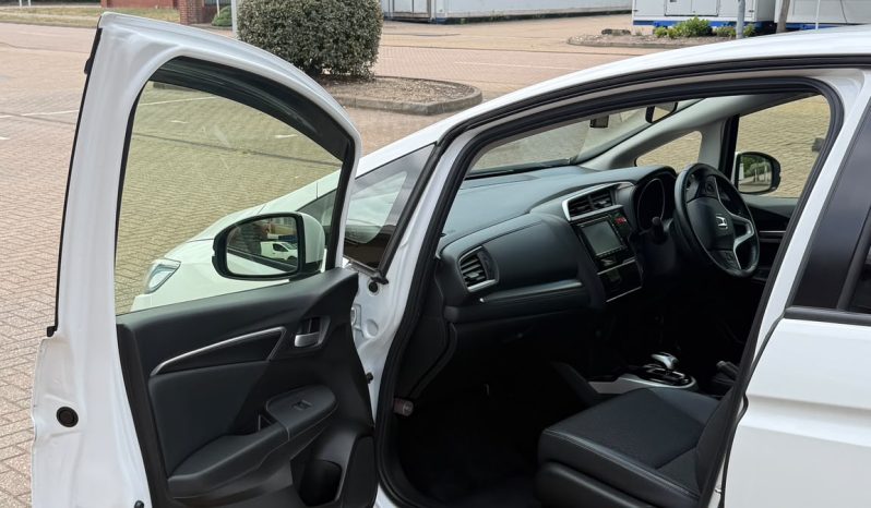 
								Honda Fit Automatic1.4 Petrol Hybrid (2015) – Stunning White full									