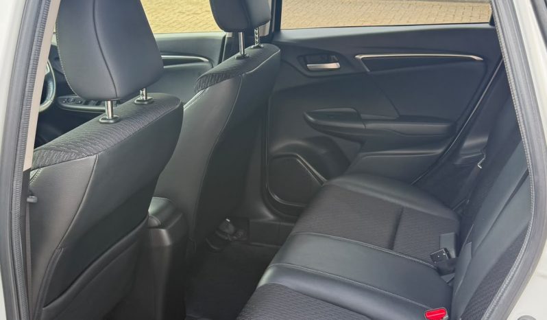 
								Honda Fit Automatic1.4 Petrol Hybrid (2015) – Stunning White full									
