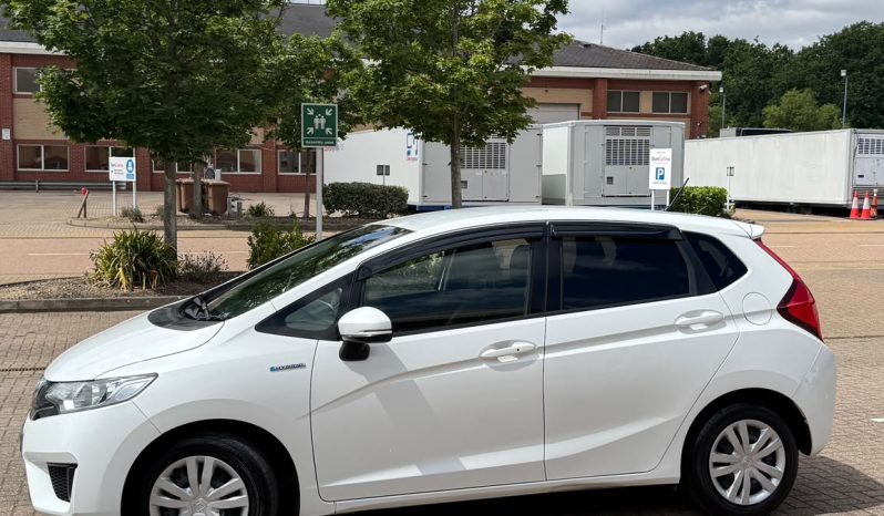 
								Honda Fit Automatic1.4 Petrol Hybrid (2015) – Stunning White full									