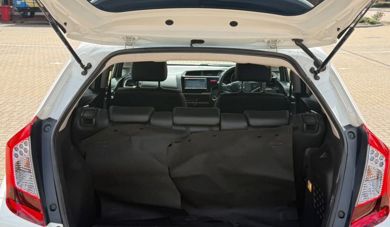 
								Honda Fit Automatic1.4 Petrol Hybrid (2015) – Stunning White full									