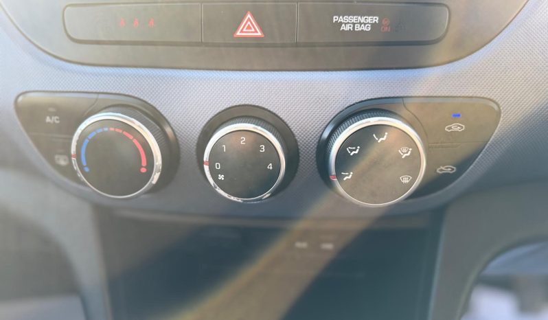 
								Hyundai i10 SE 1.0 Petrol – Blue – 65,648 Miles full									